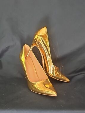 Women's Metallic Gold Pointed Toe High Heels
